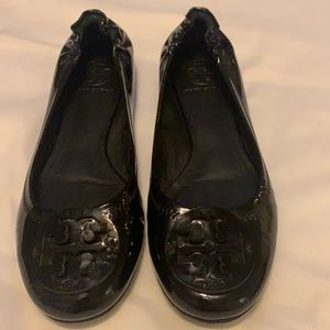 Tory Burch Black Patent Flats - 7m
